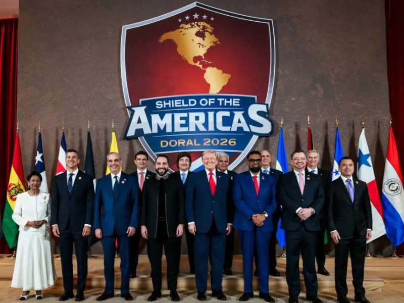 Em seu discurso de abertura, Trump afirmou que os cart&eacute;is representam uma amea&ccedil;a direta &agrave; seguran&ccedil;a regional e defendeu o uso de for&ccedil;as armadas no combate &agrave;s organiza&ccedil;&otilde;es criminosas.