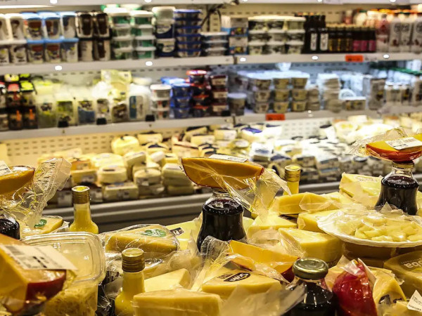 Cr&eacute;dito e emprego explicam vendas no com&eacute;rcio em patamar recorde