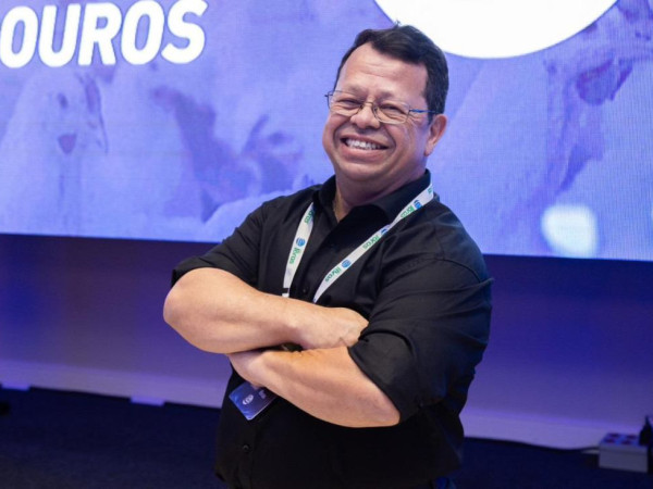  M&eacute;dico-veterin&aacute;rio Darwem de Ara&uacute;jo Rosa