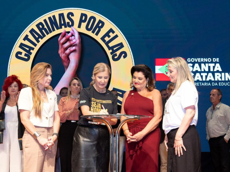 Programa prev&ecirc; rodas de conversa peri&oacute;dicas, din&acirc;micas pedag&oacute;gicas e reflex&otilde;es a partir de situa&ccedil;&otilde;es do cotidiano escolar