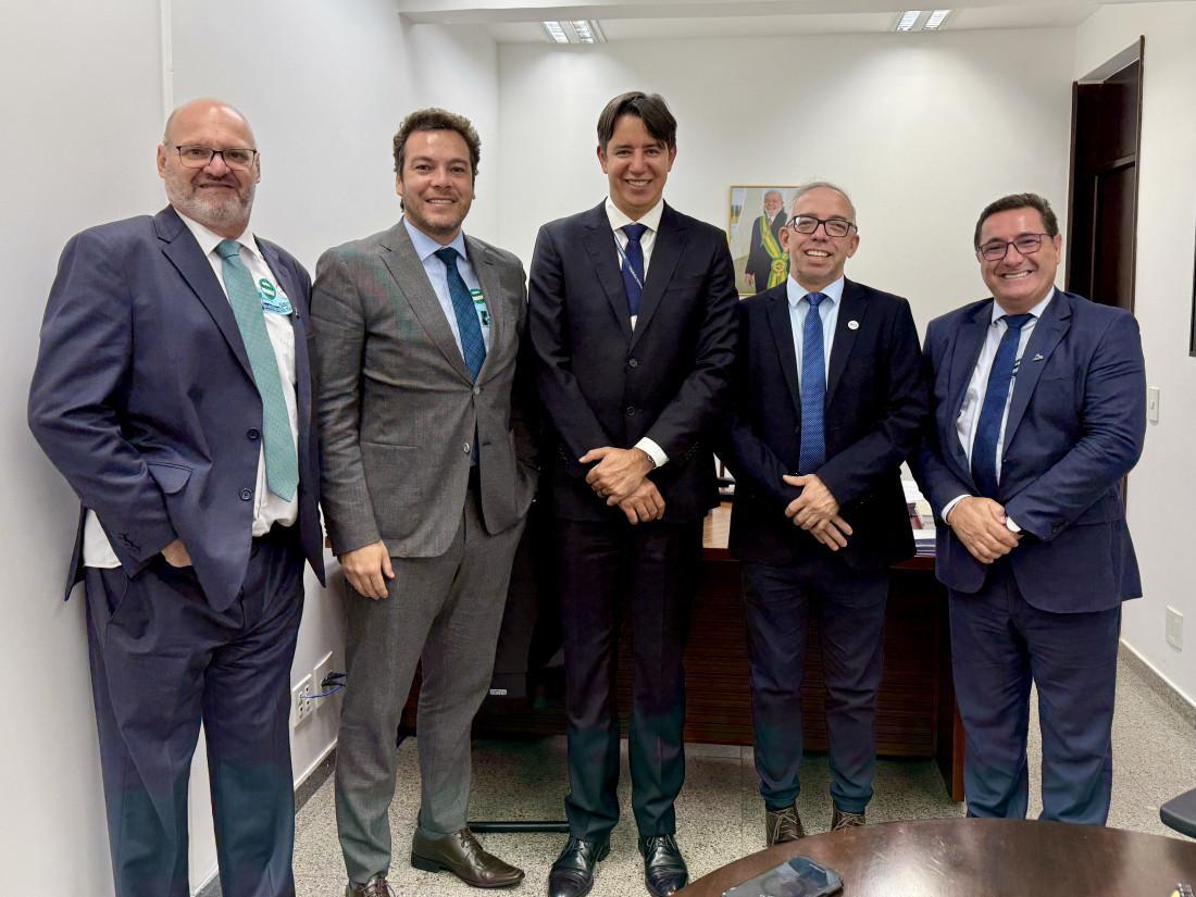 Com o advogado Marcos Rog&eacute;rio De Souza, assessor jur&iacute;dico no Senado Federal. 