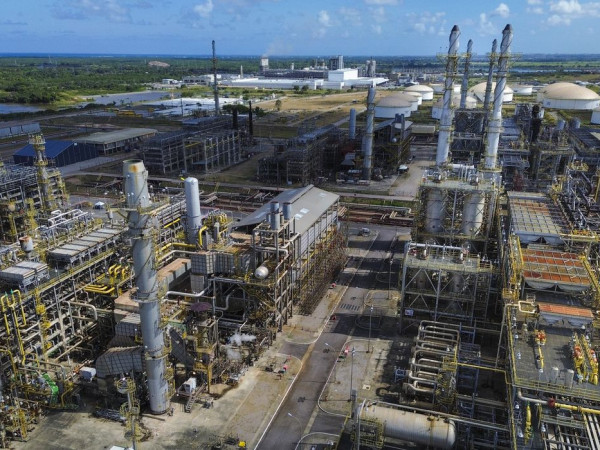 Petrobras reajusta pre&ccedil;o do diesel em R$ 0,38 por litro