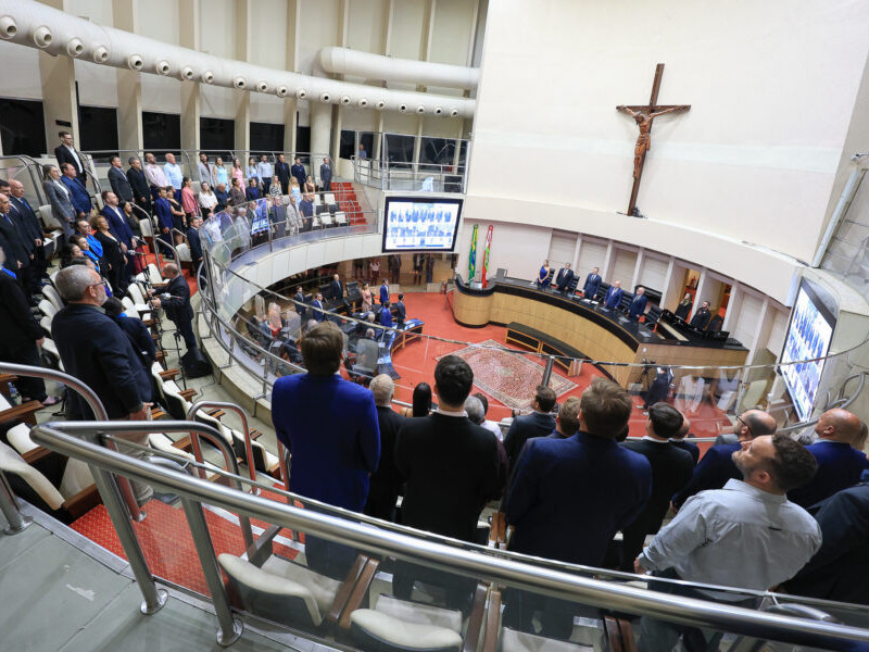 A solenidade aconteceu no Plen&aacute;rio da Alesc.

