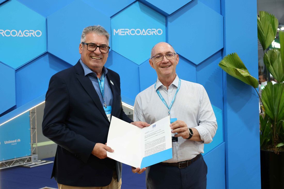 Presidente da ACIC, Carlos Roberto Klaus, e o diretor do BRDE, Mauro Mariani. 