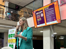 a vereadora Ci&ccedil;a M&uuml;ller (PDT) apresentou a Lei "N&atilde;o &eacute; N&atilde;o" durante palestra no Mercado P&uacute;blico Municipal , no Centro de Curitibanos