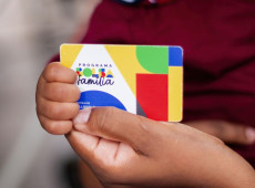 Caixa paga Bolsa Fam&iacute;lia a benefici&aacute;rios com NIS de final 3