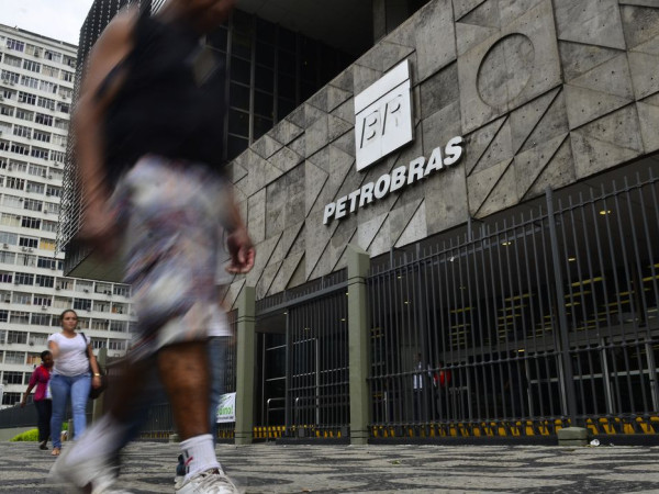 Petrobras diz que est&aacute; entregando todo o combust&iacute;vel produzido