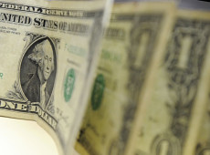 D&oacute;lar cai para R$ 5,24, e bolsa sobe 3,24% ap&oacute;s fala de Trump