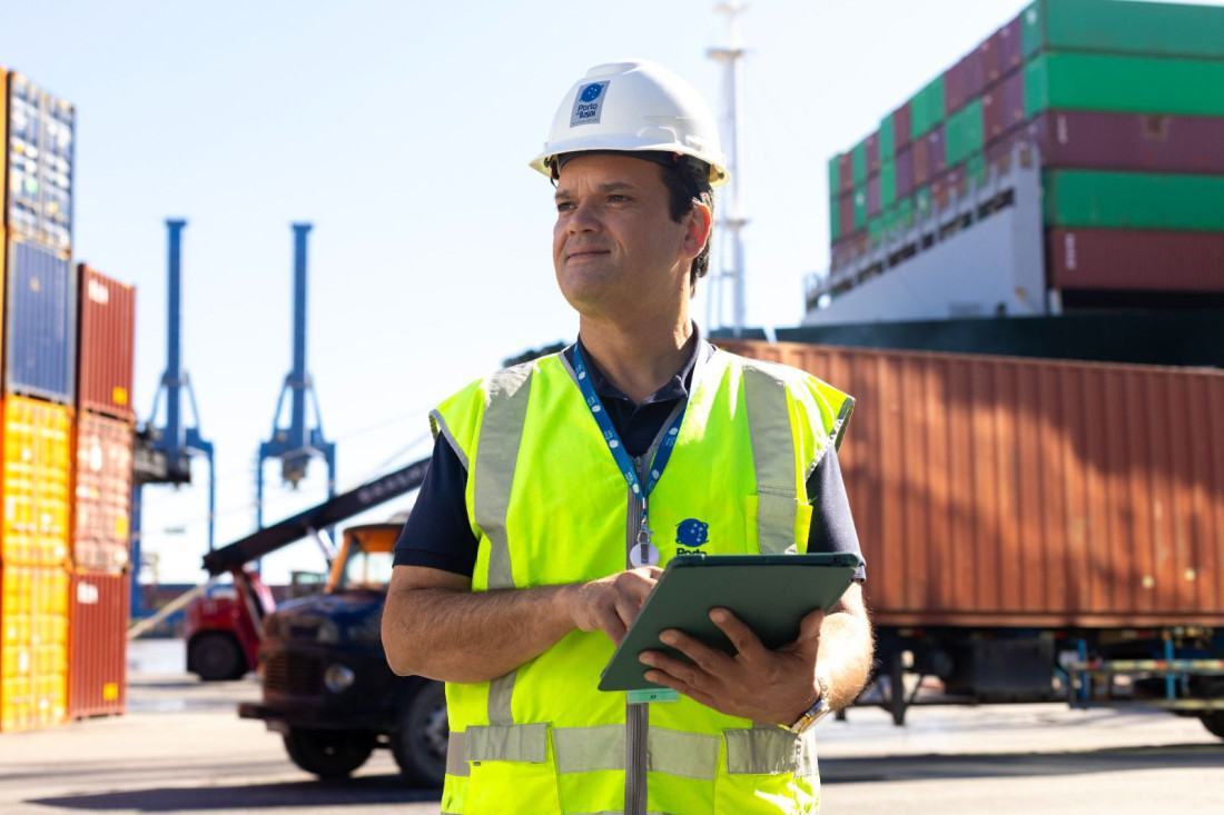 O desempenho é atribuído a fatores como a melhoria da eficiência operacional, a retomada de linhas e a localização estratégica do porto