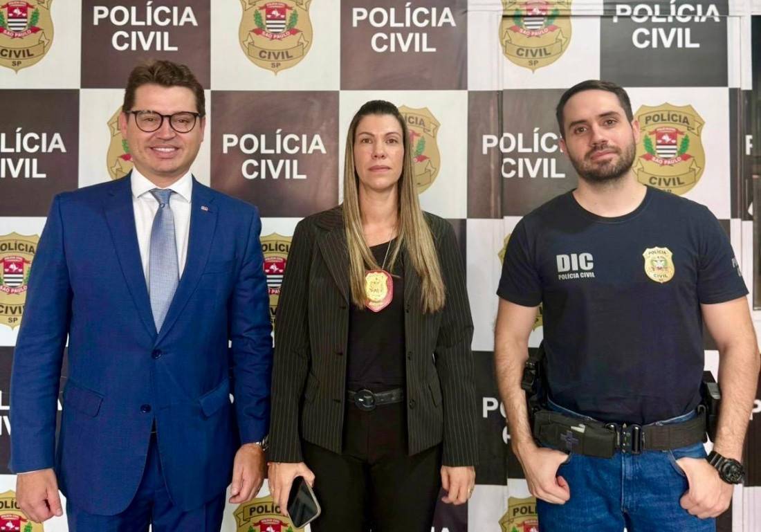 O vice-presidente da subseção de Joinville, Guilherme Aquino Reusing, a delegada Roberta Franco França, de Jaraguá do Sul e o delegado de Joinville, Murilo Batalha.