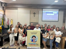 Projeto em SC transforma crian&ccedil;as em autoras e vai produzir 6 mil livros em escolas p&uacute;blicas
