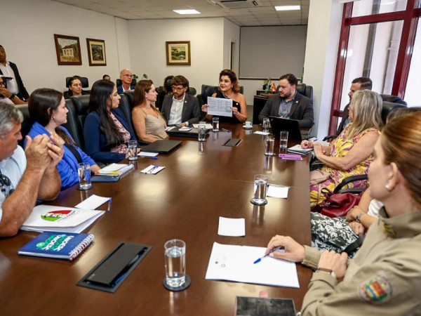 Durante a conversa, representantes das secretarias de Estado e das For&ccedil;as de Seguran&ccedil;a que atuam na iniciativa apresentaram relat&oacute;rios sobre o andamento das a&ccedil;&otilde;es.