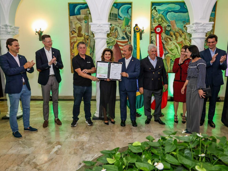 Marilisa tamb&eacute;m festejou a assinatura de 45 novos contratos dos programas Prodec, Pr&oacute;-Emprego e do Tratamento Tribut&aacute;rio Diferenciado 489