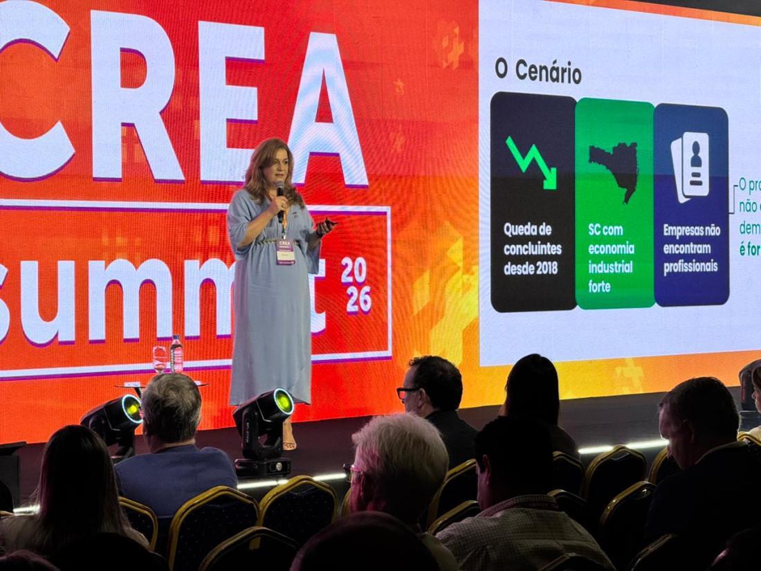  A presidente da ACAFE e reitora da FURB, Marcia Sardá Espíndola, disse que  Programas como o Universidade Gratuita ampliam o acesso e colocam mais estudantes dentro das engenharias