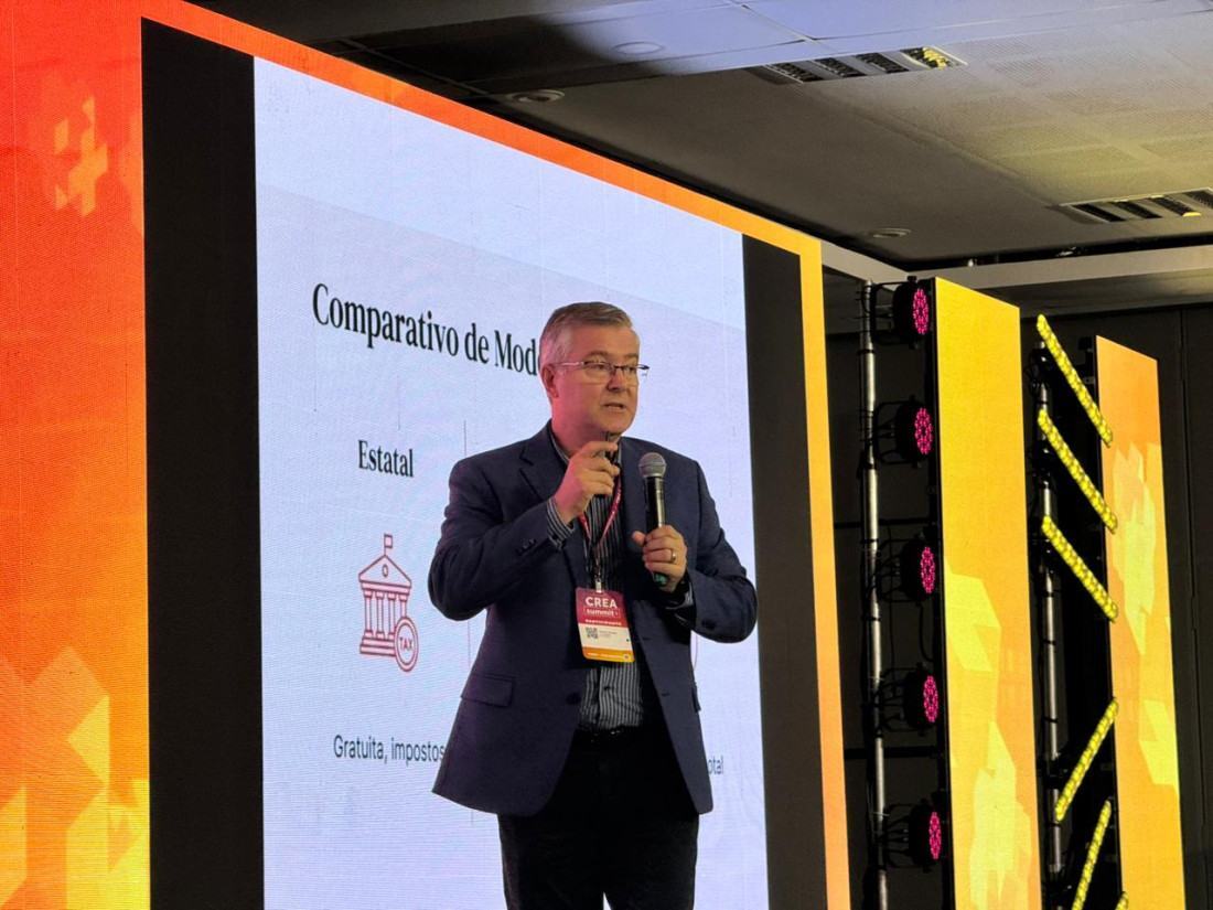  O reitor da Unochapec&oacute;, Cl&aacute;udio Alcides Jacoski, abordou o papel das universidades comunit&aacute;rias na forma&ccedil;&atilde;o de profissionais qualificados