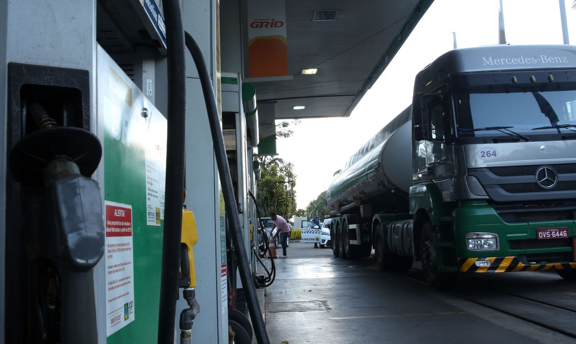 MP da subvenção de R$ 1,20 no diesel sai esta semana, diz Durigan