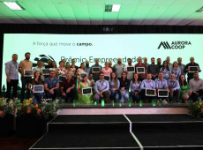 Produtores premiados e lideran&ccedil;as do Sistema Aurora Coop 
