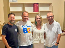 Os autores destacam na justificativa que a festividade vai al&eacute;m do aspecto religioso