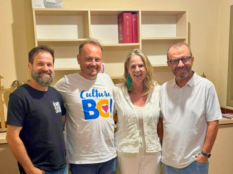 Os autores destacam na justificativa que a festividade vai al&eacute;m do aspecto religioso