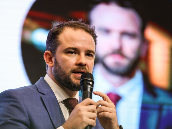 Durigan assume Fazenda sob press&atilde;o fiscal e herda desafios de Haddad