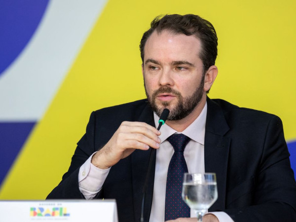 Proposta de subs&iacute;dio ao diesel importado tem ades&atilde;o de 25 estados