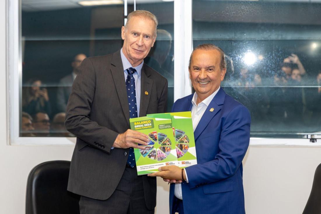 Ao apresentar o Balanço Geral do Estado ao TCE/SC, o governador destacou que Santa Catarina encerrou 2025 com todas as contas em dia e as despesas sob controle. 