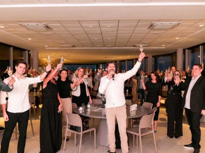 O brinde no evento que celebrou a marca hist&oacute;rica. 