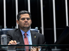 Em nota, Davi Alcolumbre afirmou que n&atilde;o negociou aprova&ccedil;&atilde;o de Jorge Messias  em troca de indica&ccedil;&otilde;es para chefiar ag&ecirc;ncias reguladoras, conforme mat&eacute;ria do jornal O Globo, desta segunda-feira, 13.&nbsp;

Fonte: Ag&ecirc;ncia Senado

Fonte: Ag&ecirc;ncia Senado