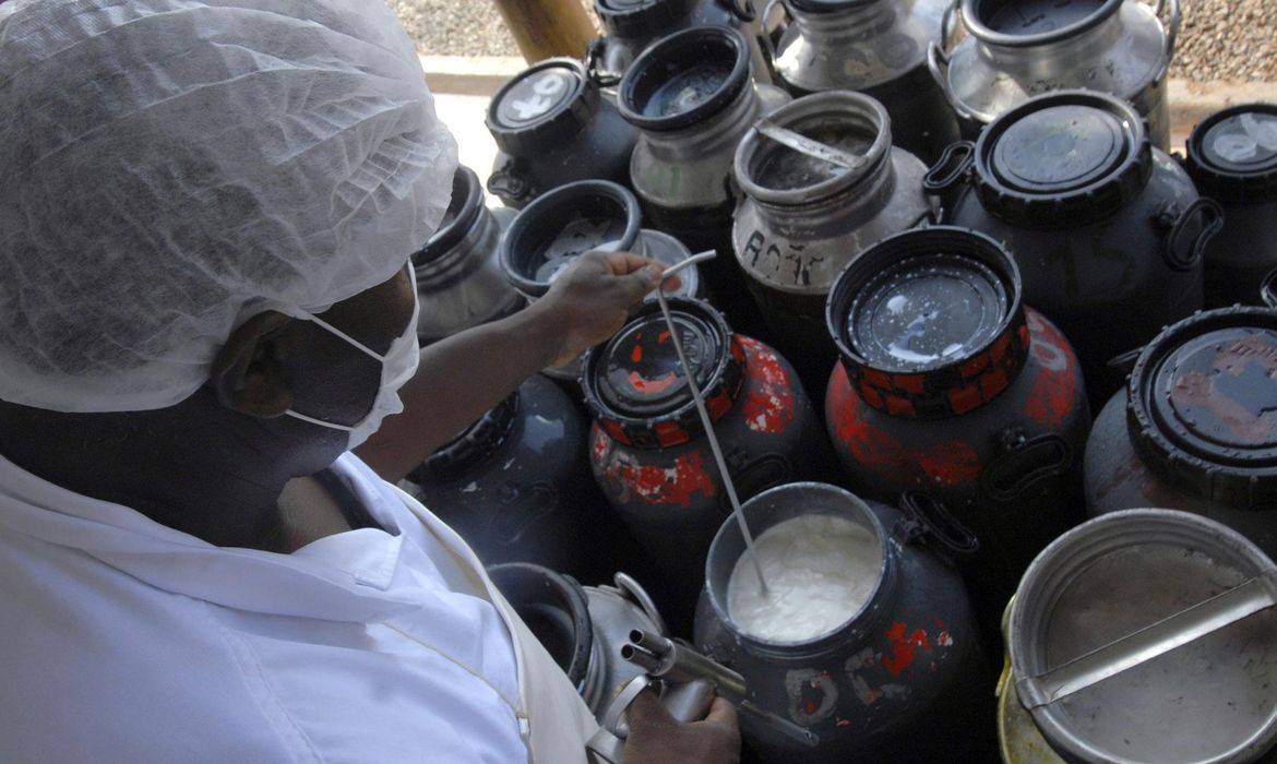 CMN libera linha de capital de giro a cooperativas de leite no Pronaf