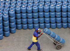 Governo libera R$ 330 milh&otilde;es para segurar pre&ccedil;o do g&aacute;s de cozinha