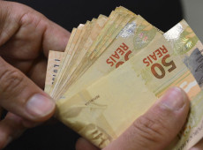 Caixa paga Bolsa Fam&iacute;lia a benefici&aacute;rios com NIS de final 8