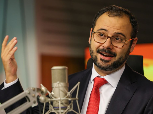 Redu&ccedil;&atilde;o da jornada vai favorecer o empreendodorismo, diz ministro