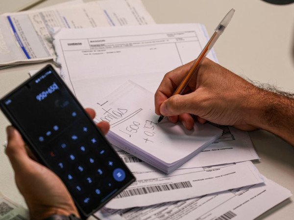 Com precat&oacute;rios, governo tem maior d&eacute;ficit para meses de mar&ccedil;o