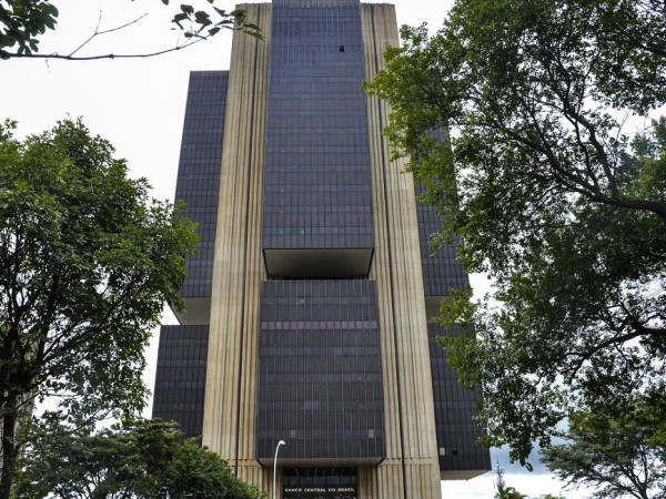 Banco Central reduz juros b&aacute;sicos para 14,5% ao ano