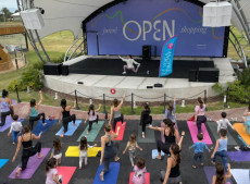 Na agenda das comemora&ccedil;&otilde;es do Dia das M&atilde;es, o pr&oacute;ximo s&aacute;bado (2) ter&aacute; um Aul&atilde;o de Yoga com o Studio Pilates, no Lounge da Plataforma 1