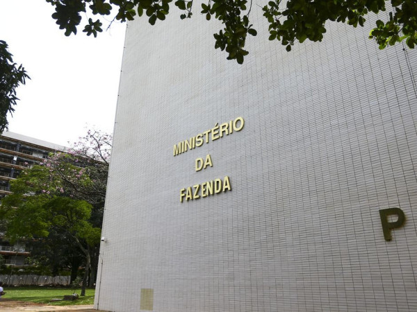Reforma tribut&aacute;ria: governo regulamenta cobran&ccedil;a da CBS e do IBS