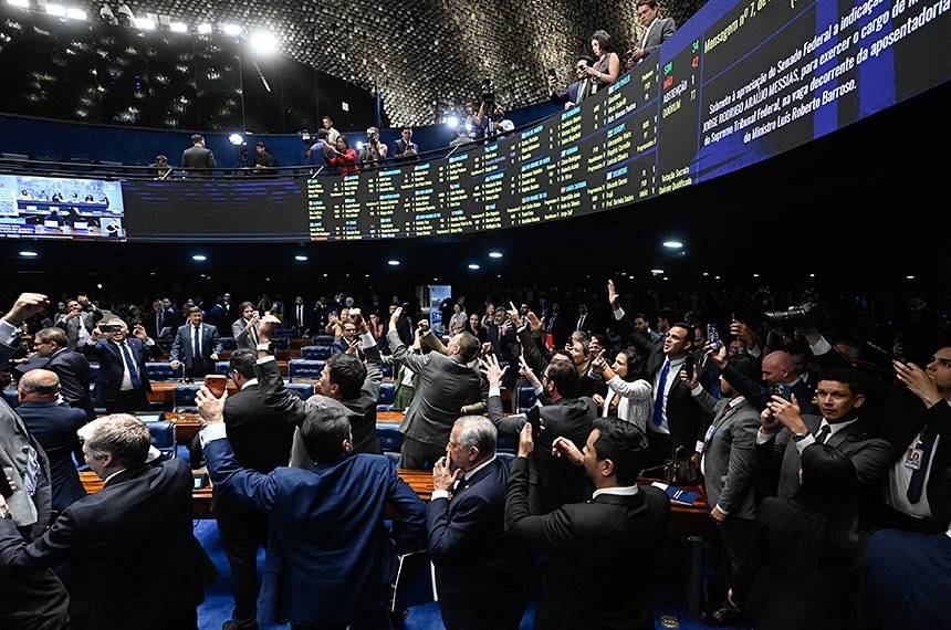 Reação do Plenário no momento em que foi divulgado o resultado da votação



