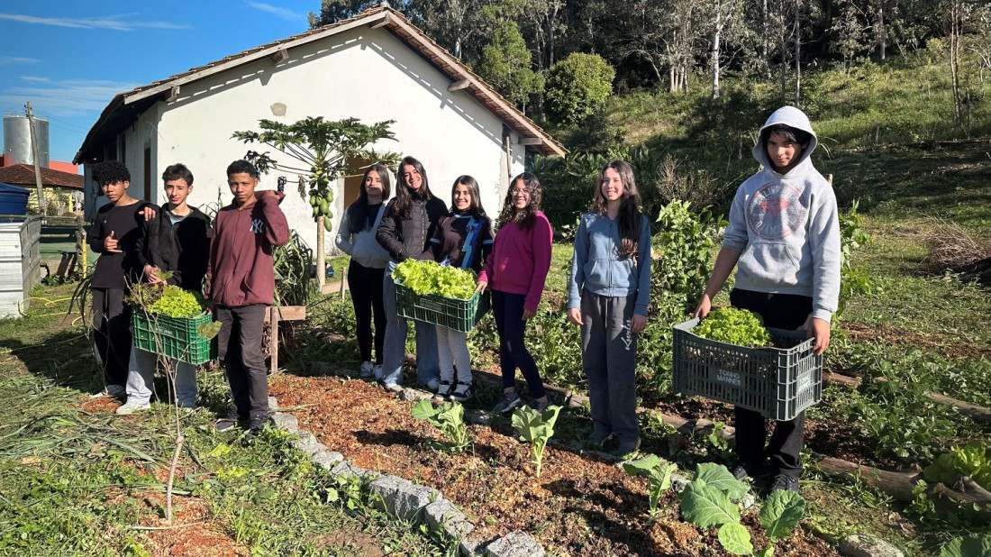 Crianças e adolescentes do o Educandário Santa Catarina participam de projeto agroecológico beneficiado pela iniciativa