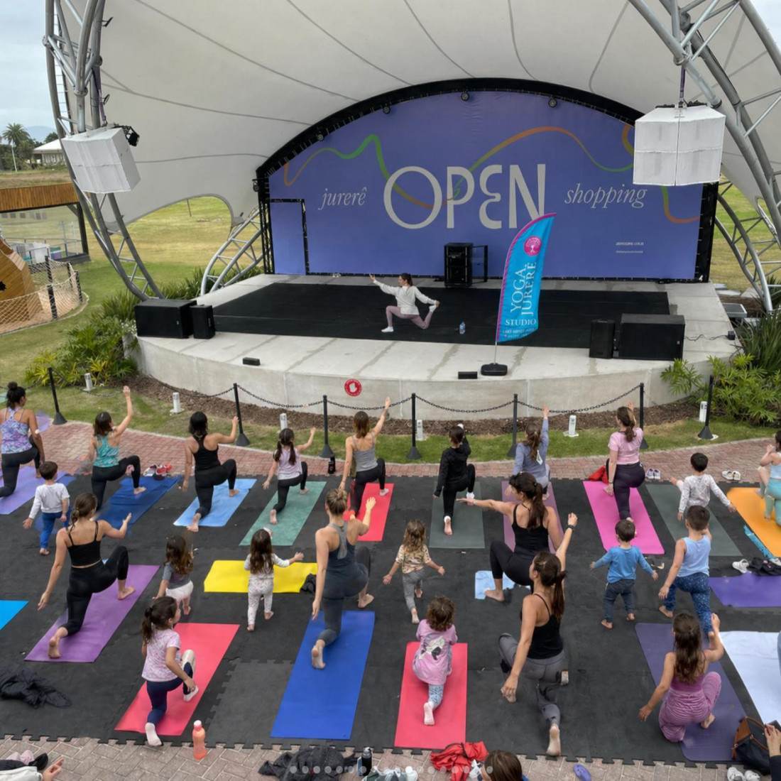 Na agenda das comemorações do Dia das Mães, o próximo sábado (2) terá um Aulão de Yoga com o Studio Pilates, no Lounge da Plataforma 1