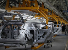 Venda de carros novos no pa&iacute;s em 2026 atinge maior patamar desde 2013
