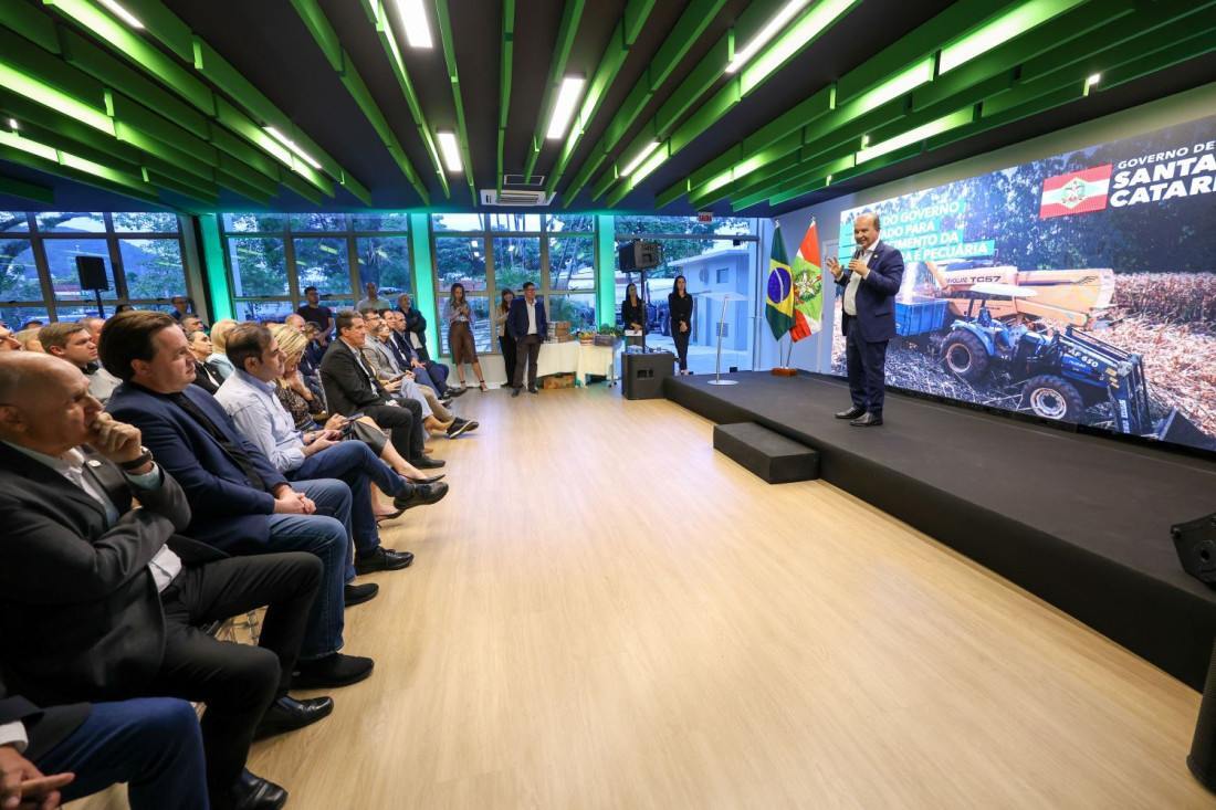 O reforço chega ao campo com vários tipos de equipamentos e iniciativas de apoio aos pequenos agricultores