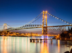 A restaura&ccedil;&atilde;o da ponte envolveu a substitui&ccedil;&atilde;o de aproximadamente 40% da estrutura met&aacute;lica e mobilizou centenas de profissionais at&eacute; a reabertura ao tr&aacute;fego, em 2019.