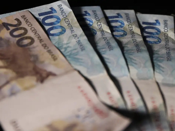 Renda m&eacute;dia das fam&iacute;lias chega a R$ 2.264 e &eacute; recorde em 2025