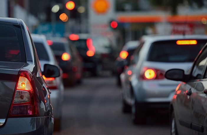 Os Comerciais Leves somaram 2.254 unidades, com leve retração de –1,74% frente a março e crescimento anual de 11,42%, acumulando alta de 2,92% no ano.