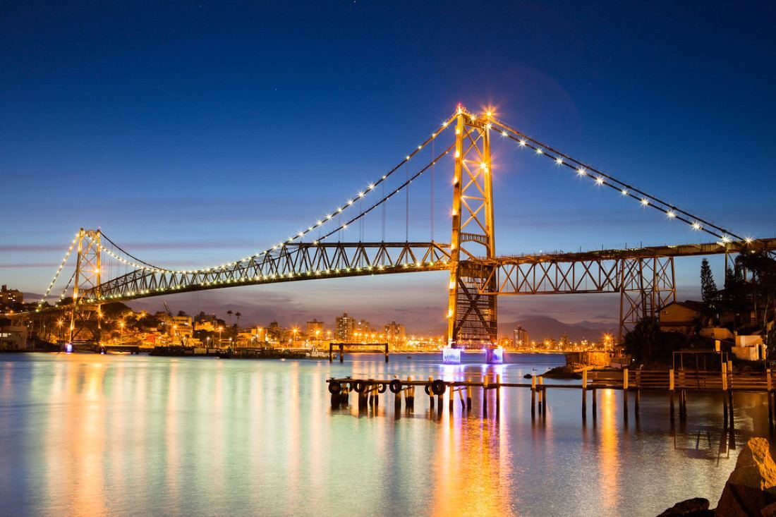 A restauração da ponte envolveu a substituição de aproximadamente 40% da estrutura metálica e mobilizou centenas de profissionais até a reabertura ao tráfego, em 2019.