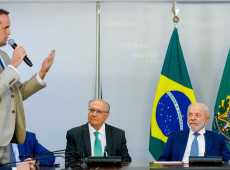Lula assina MP e zera "taxa das blusinhas"