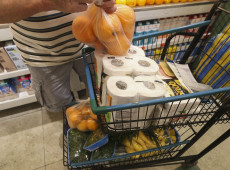  Infla&ccedil;&atilde;o desacelera e fecha abril em 0,67%, pressionada por alimentos