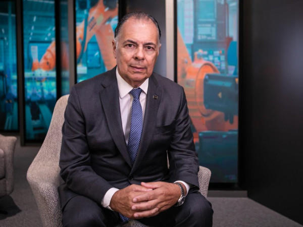 Para o presidente da FIESC, a  Medida Provis&oacute;ria que restabelece a isen&ccedil;&atilde;o do imposto de importa&ccedil;&atilde;o para compras de at&eacute; US$ 50 em plataformas internacionais de e-commerce n&atilde;o &eacute; pol&iacute;tica p&uacute;blica; &eacute; pe&ccedil;a de campanha. 