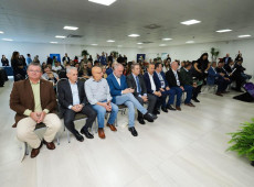 Governador Jorginho Mello, outras autoridades e personalidades do meio pol&iacute;tico e empresarial prestigiaram a abertura do Congresso da Adjori/SC em agosto de 2025