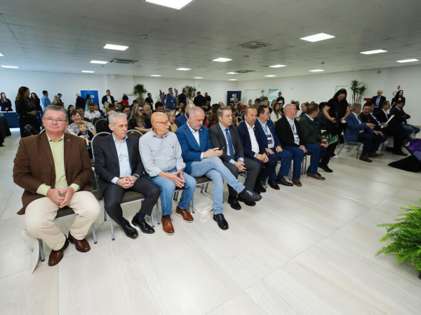 Governador Jorginho Mello, outras autoridades e personalidades do meio pol&iacute;tico e empresarial prestigiaram a abertura do Congresso da Adjori/SC em agosto de 2025